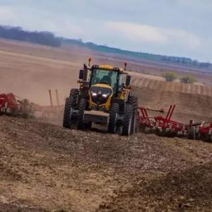 Clutch slip, oil cylinder oil leakage, distributor stuck valve, trouble of big brand tractor