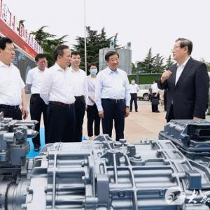 Wan Gang visited the exhibition of new scientific and technological achievements of Shandong heavy industry, accompanied by liganjie Wan Gang visited the exhibition of new scientific and technological achievements of Shandong heavy industry, accompanied by liganjie