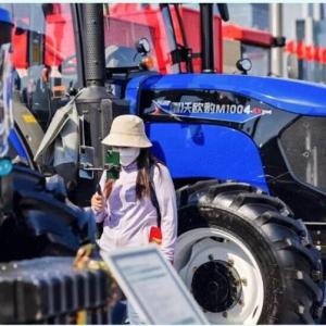 Weichai Lovol Intelligent Agricultural Machinery Makes a Wonderful Appearance at the Xinjiang Exhibition