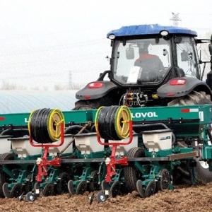 Demonstration of high-performance sowing technology for wheat and corn