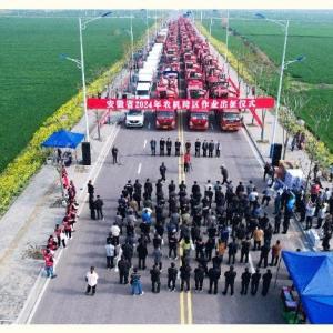 FOTON Lovol harvester escorts Anhuis cross regional expedition